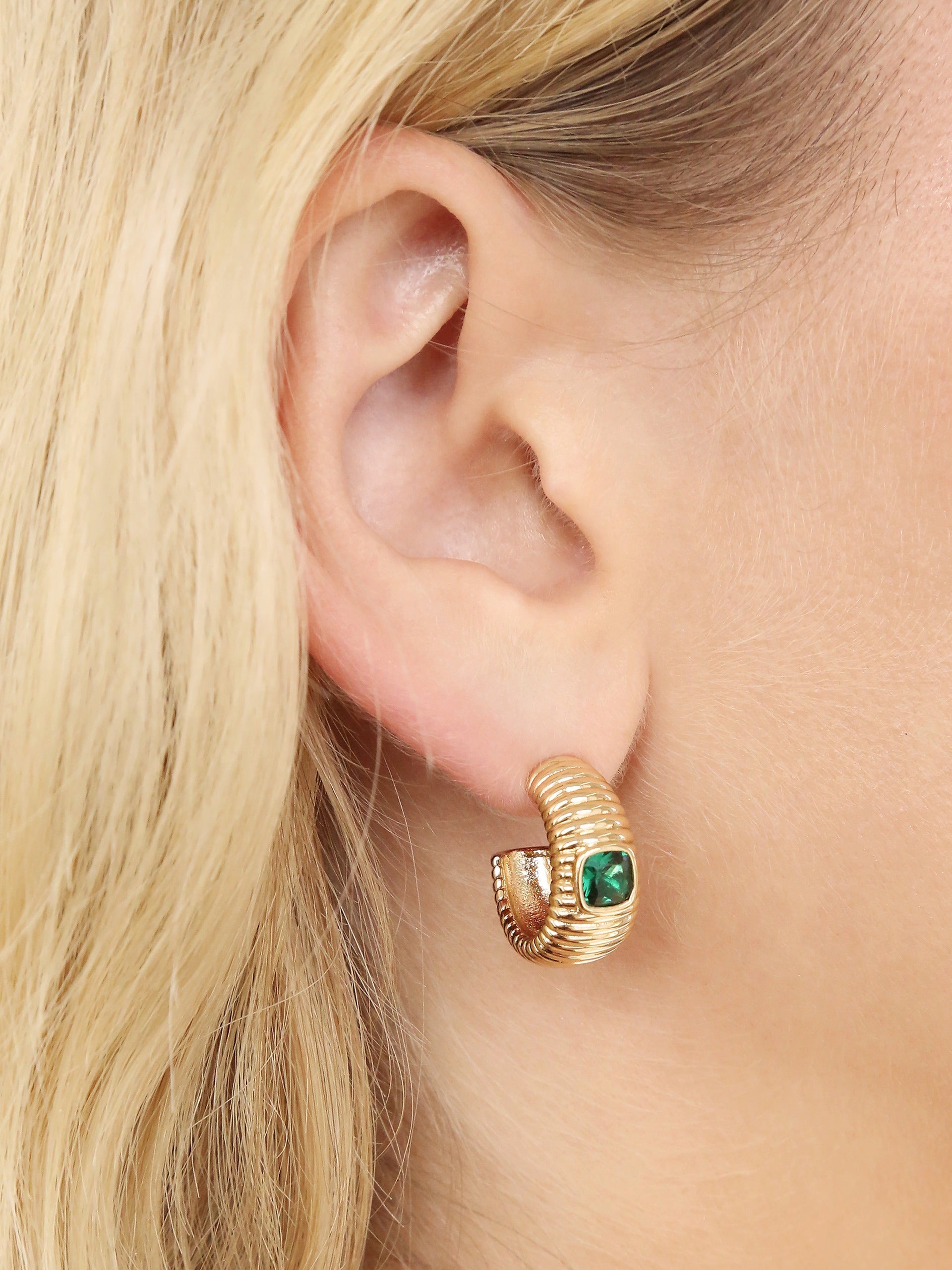 Ribbed Emerald Medium Hoops