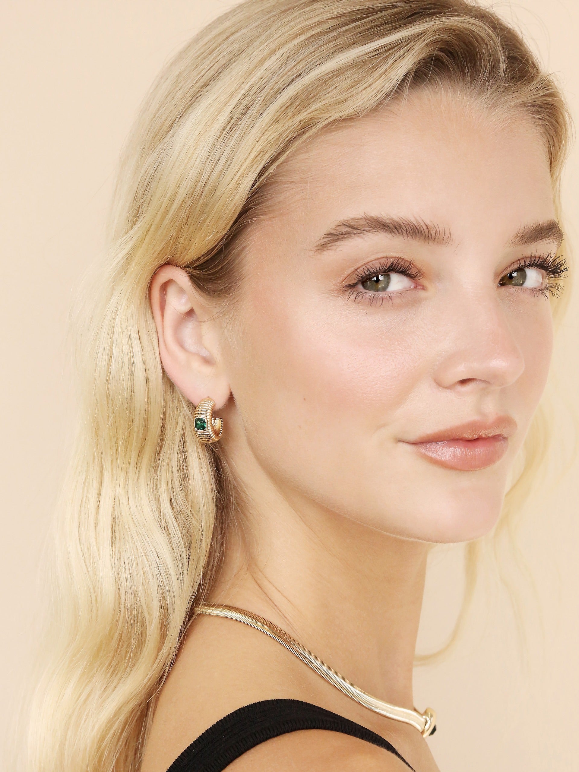 Ribbed Emerald Medium Hoops